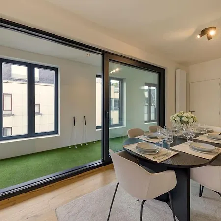 Designer Flat 3br & Mini Golf *